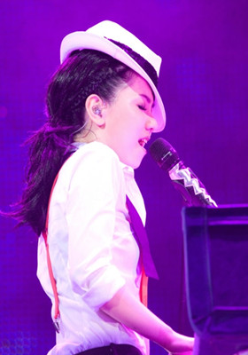 White shirt+ red suspenders+ white fedora hat